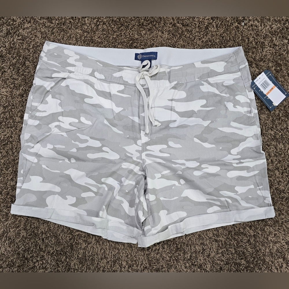 Democracy "Ab" leisure Rolled Cuff Denim Shorts Gray Camo Size 24W NWT - Picture 2 of 8